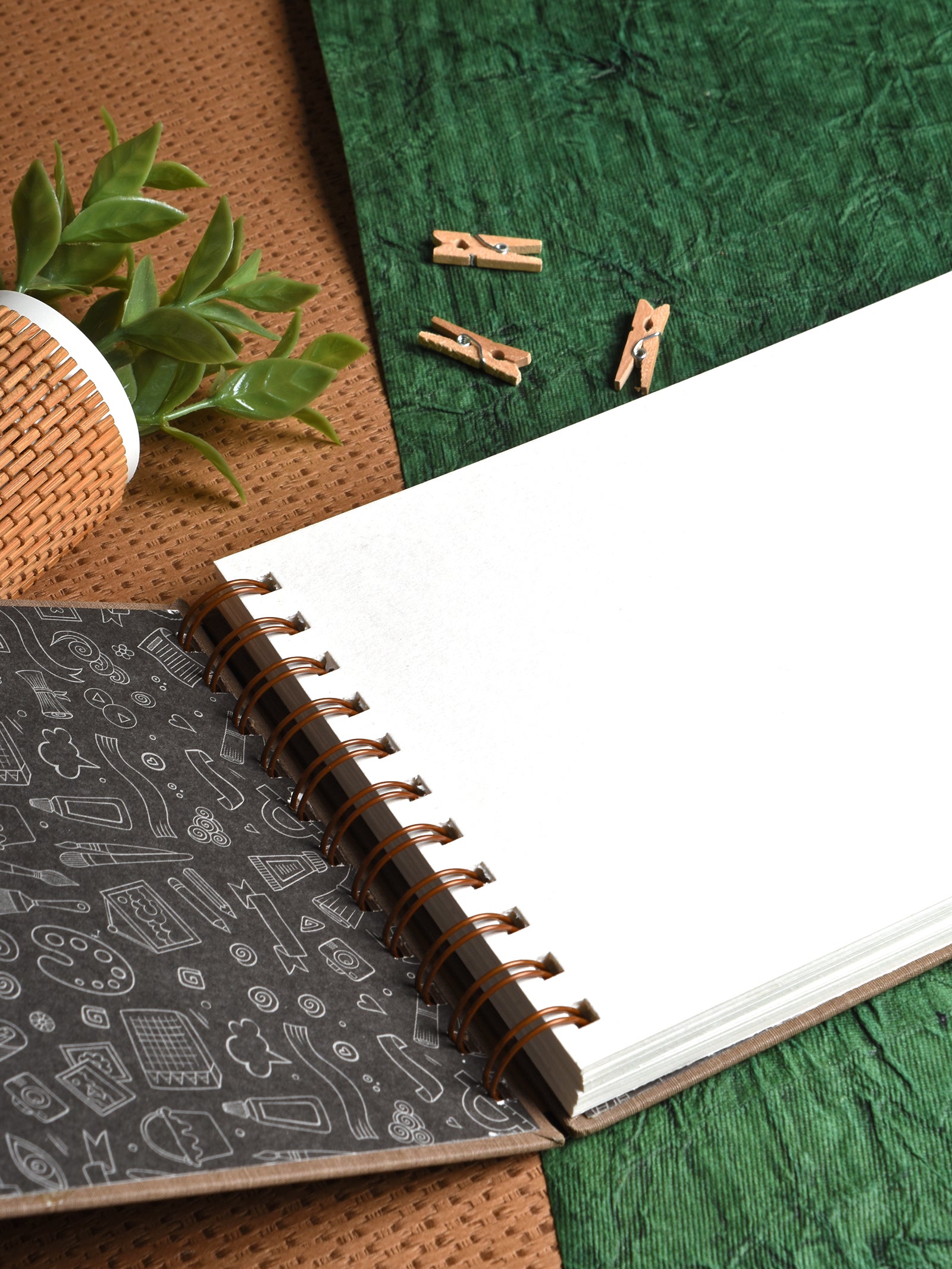 220 Gsm Noire Sketchbook - Expert (36 Sheets) (EJW)
