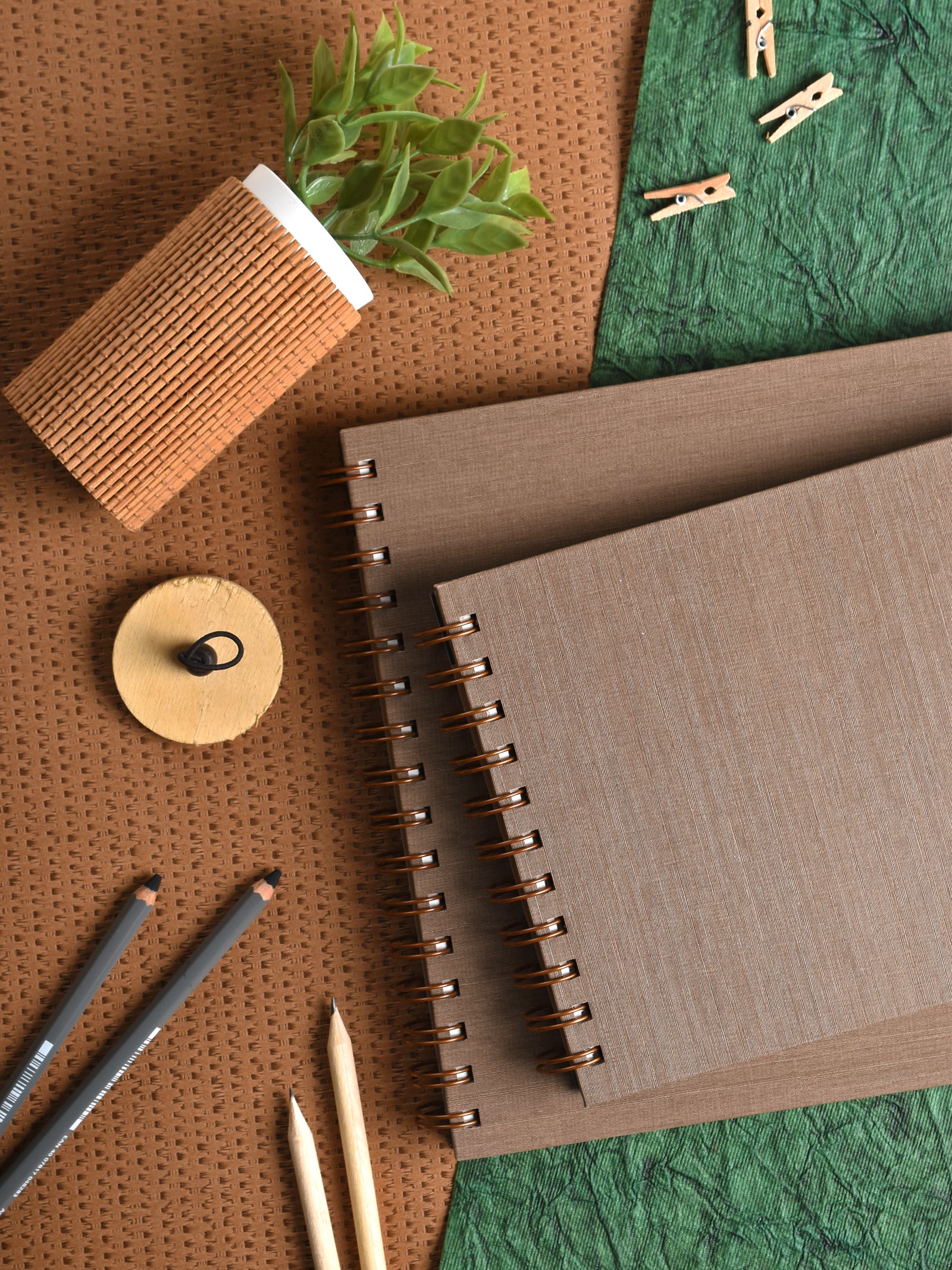 220 Gsm Noire Sketchbook - Expert (36 Sheets) (EJW)